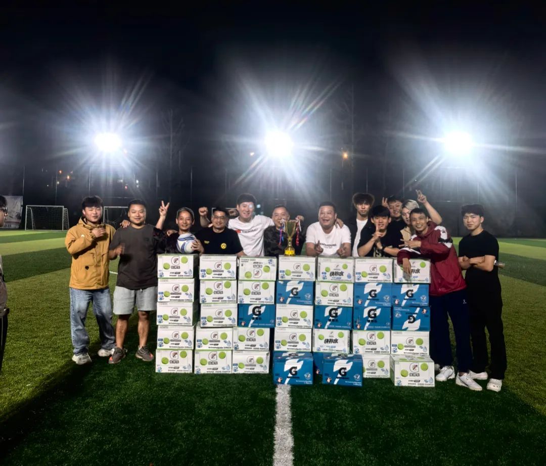 黑貓集團足球隊合影2.jpg